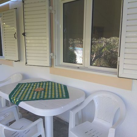Roula'S Rooms Aegina Екстер'єр фото